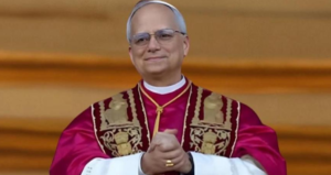 Papa León XIV en su primer saludo al mundo